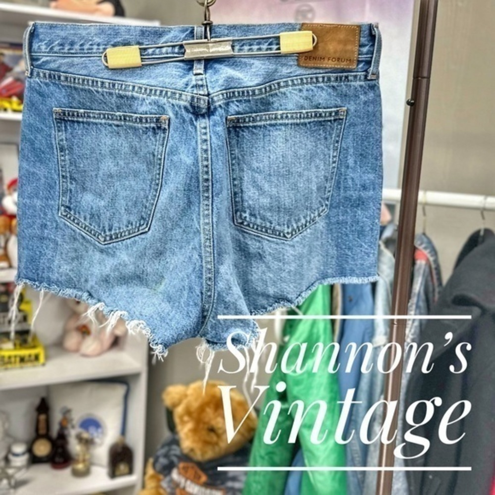 Denim Forum sz 32 Yoko shorts A35
